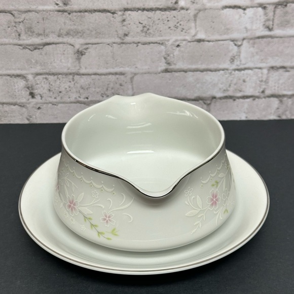 Salem China Spring Blossom Open Gravy Boat with Attached Bottom - Picture 3 of 8